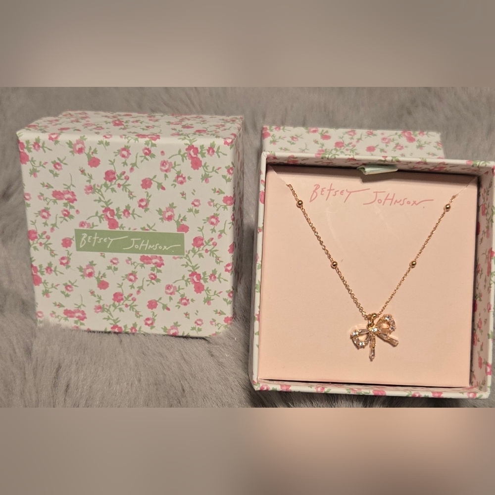 Betsy Johnson Petite Sparkle Bow Dangle Neklace , Brand New in Box - Picture 3 of 4